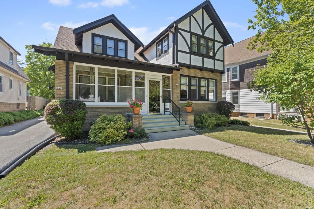 539 N 64th St 541, Wauwatosa