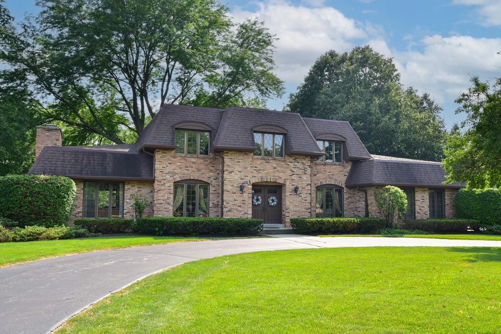 16015 Mark Dr, Brookfield