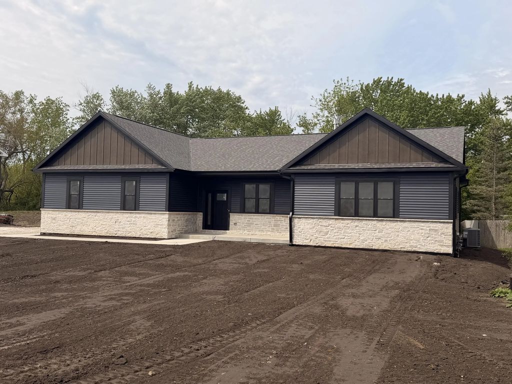 12212 Sheridan Rd, Pleasant Prairie