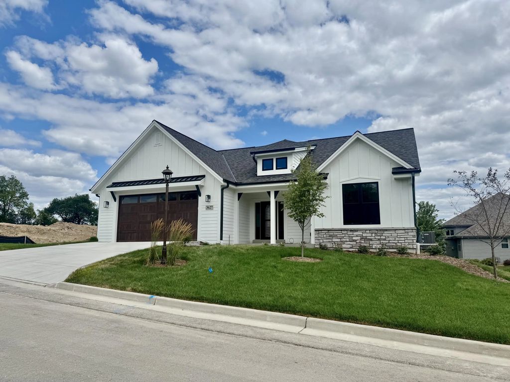 3627 Alder Dr, Waukesha