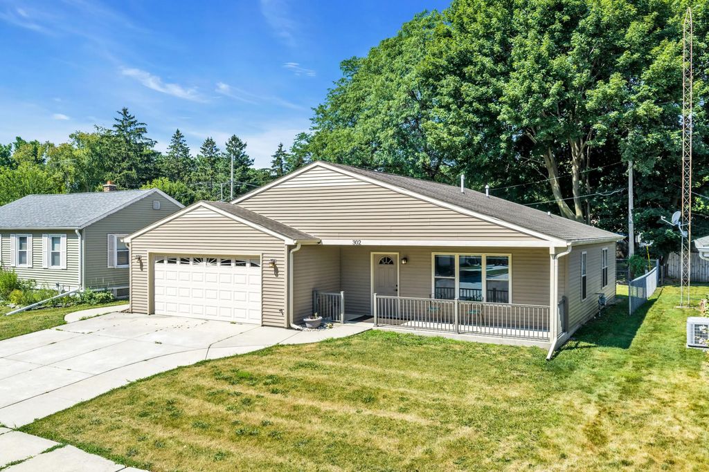 302 Graham St, Racine