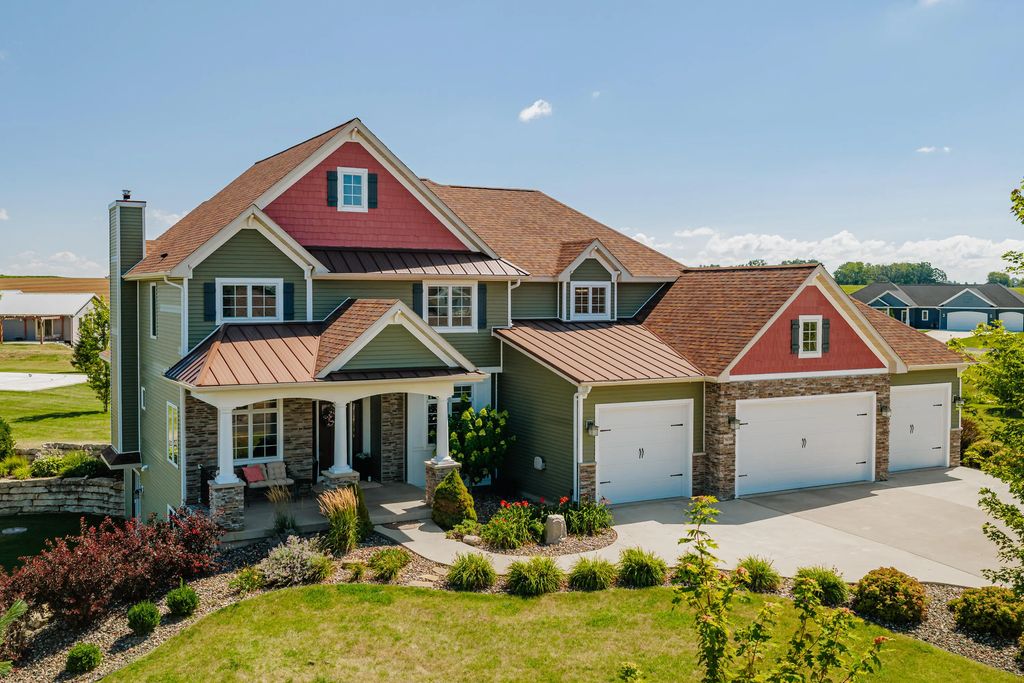 N6350 Tradewinds Cir, Beaver Dam