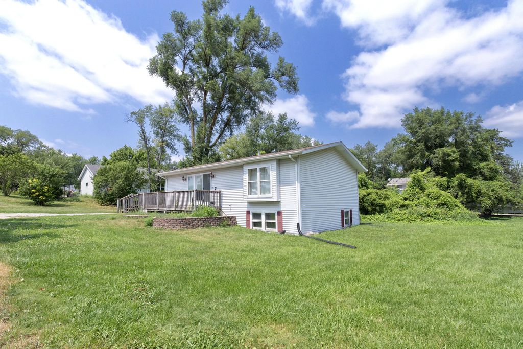 W772 Douglas Ave, Bloomfield