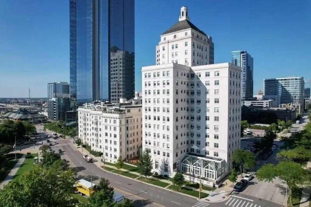 925 E Wells St 625, Milwaukee