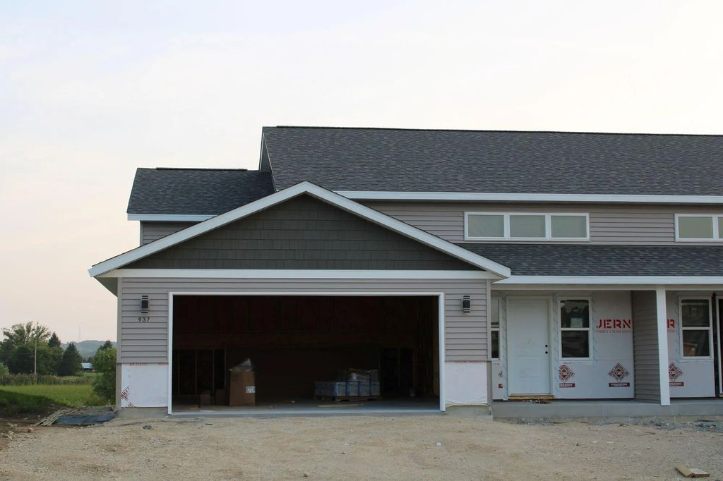 937 Drumlin Dr, Kewaskum
