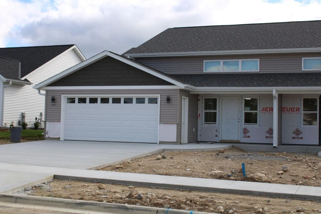 937 Drumlin Dr, Kewaskum