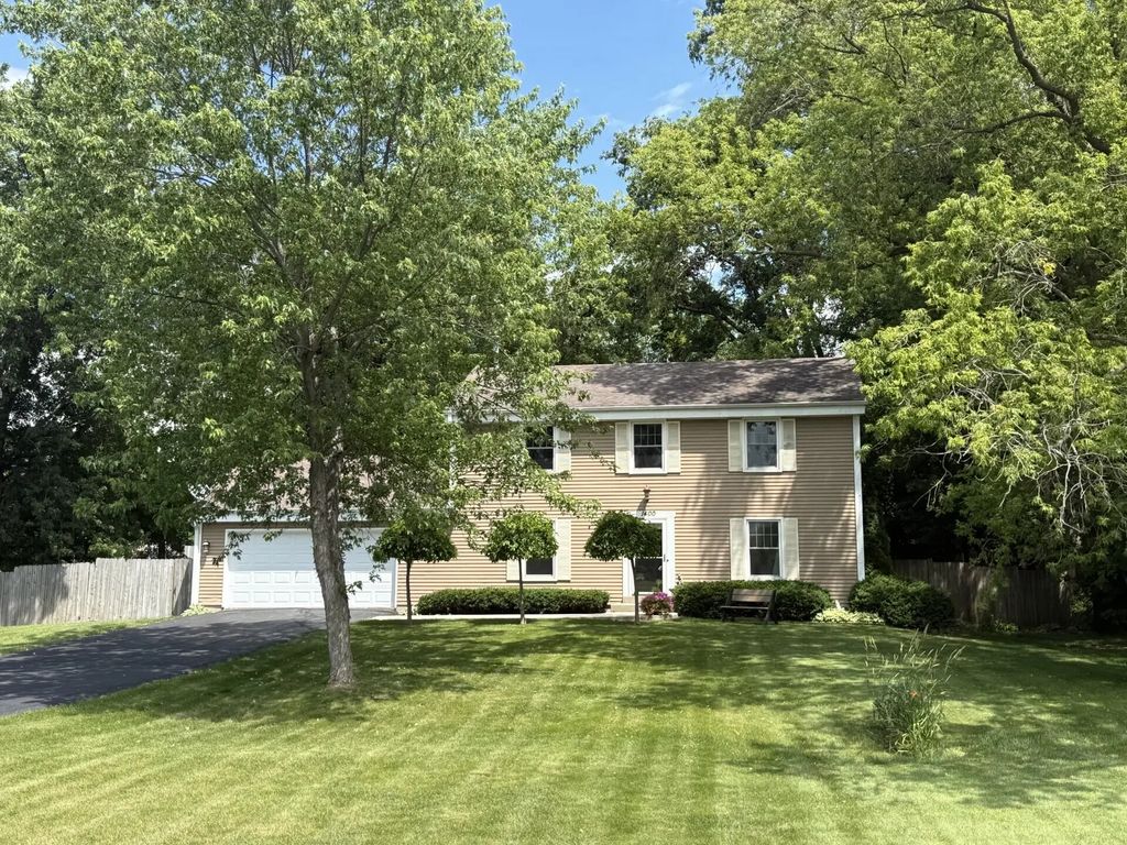 1400 S Ridgeway Rd, New Berlin