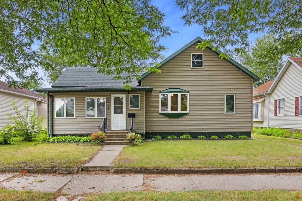 1307 Kane St, La Crosse