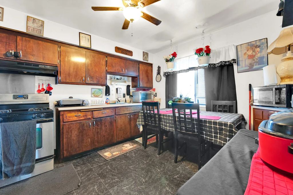 5742 N 99th St 5744, Milwaukee
