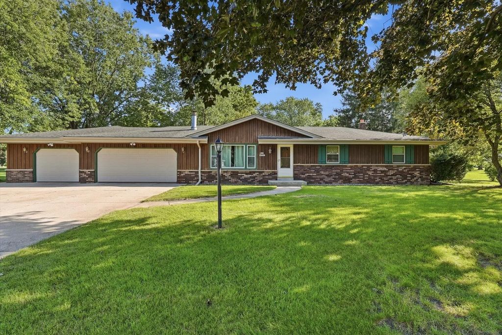 N95w25161 Whitewater Dr, Lisbon