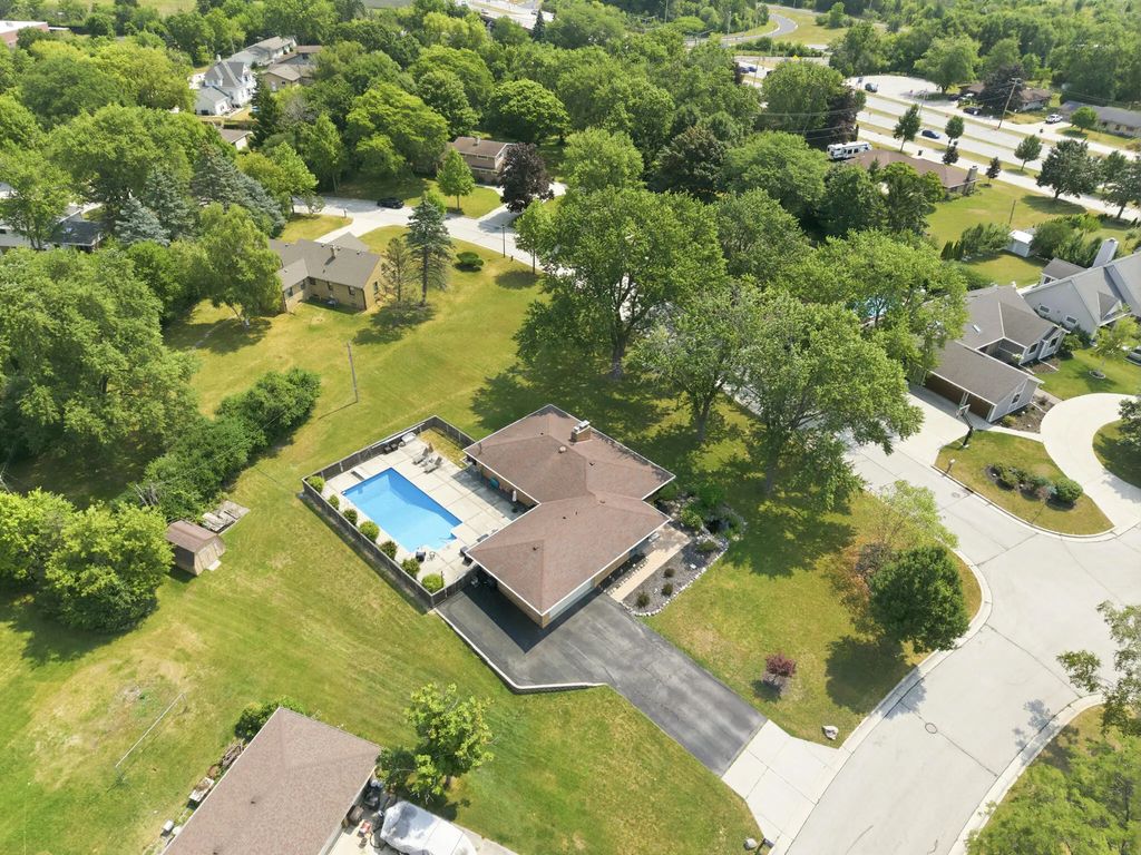 10400 W Pallottine Dr, Greenfield
