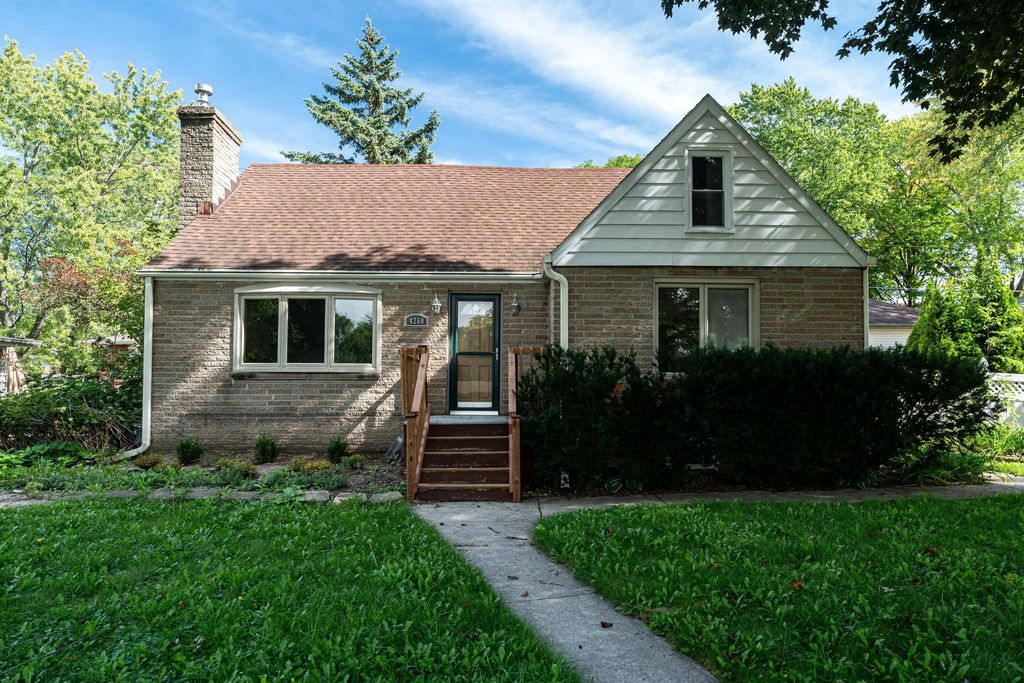 4260 N 93rd St, Wauwatosa