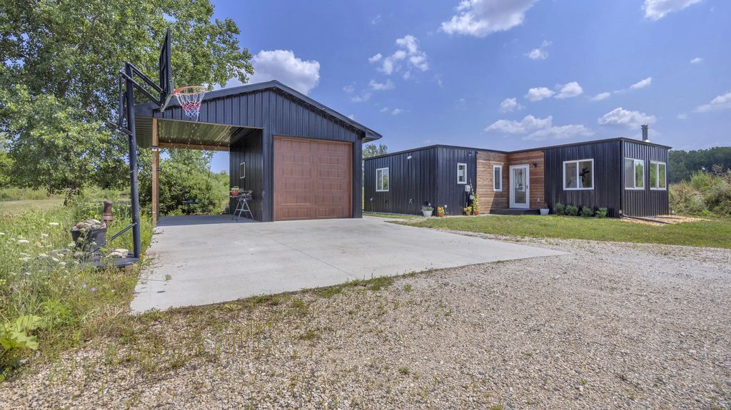 909 Page Ct, Sheboygan