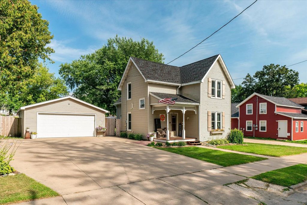 211 Ramsland St, Westby