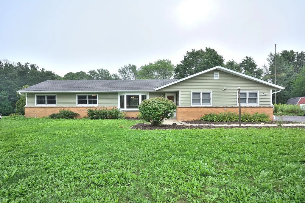 W164n5080 Lone Oak Ln, Menomonee Falls
