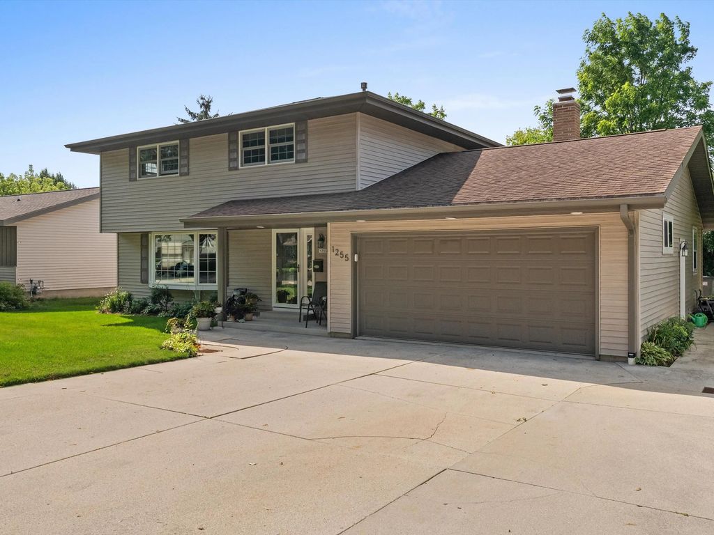 1255 Castle Ave, Sheboygan