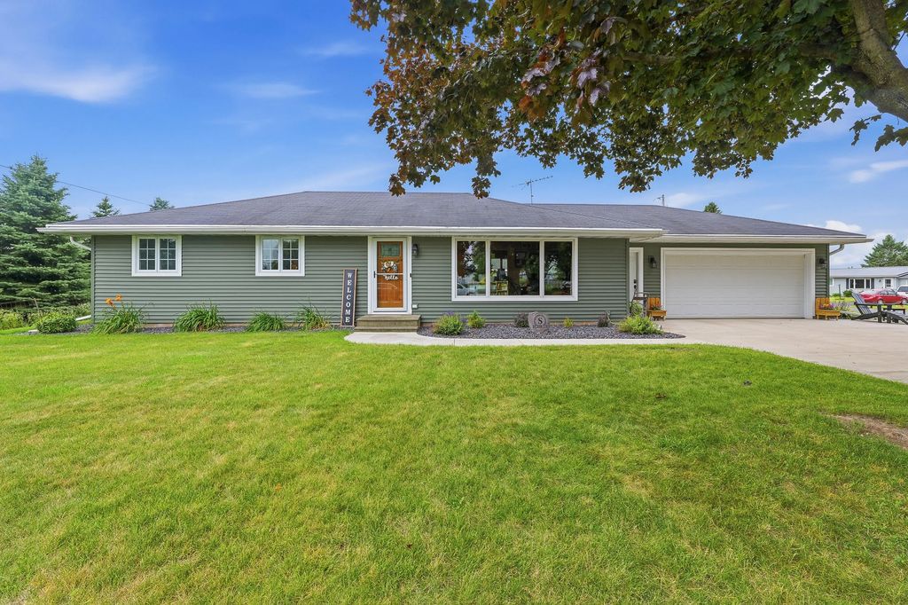 N10470 Meadow Ln, Leroy
