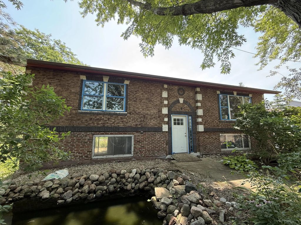 2018 Port Washington Rd, Grafton