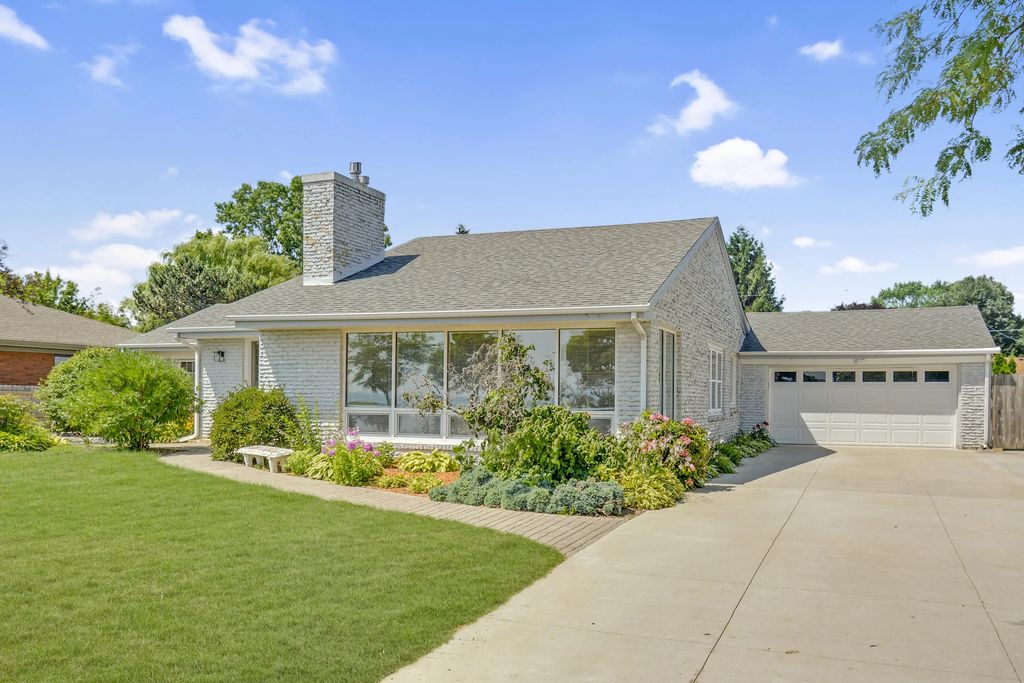 7744 2nd Ave, Kenosha