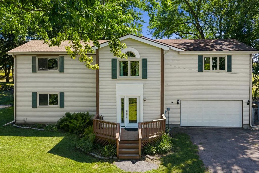 26941 103rd Pl, Salem Lakes