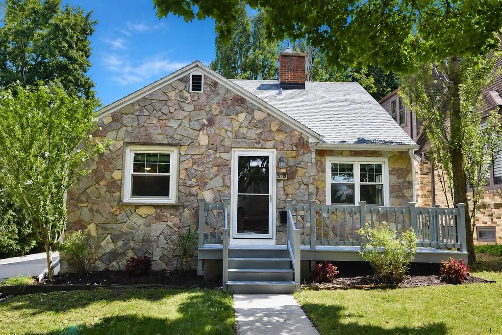 508 N 67th St, Wauwatosa
