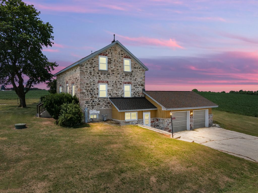 9073 Boltonville Rd, Farmington