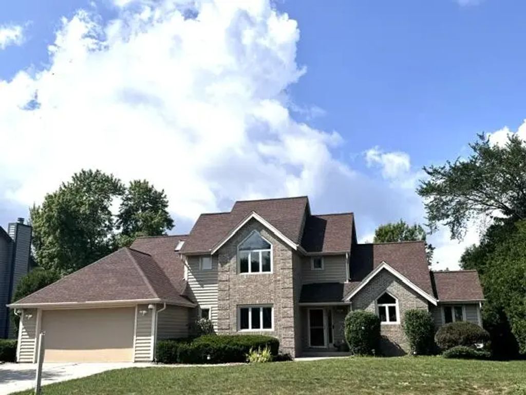 N53w14172 St Andrews Dr, Menomonee Falls