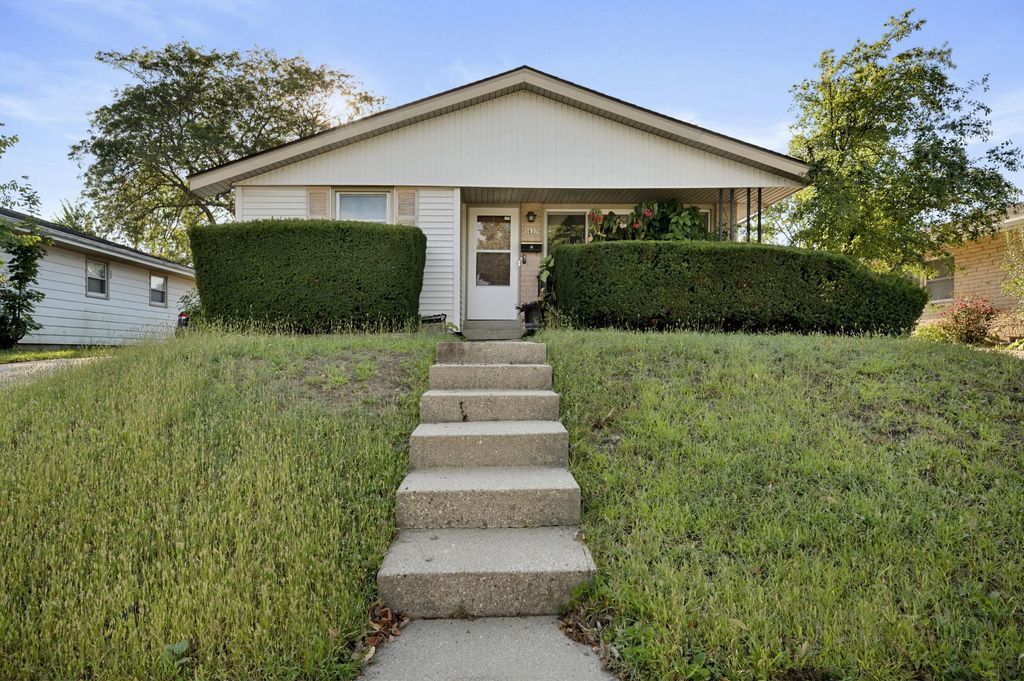 5637 N 86th Pl, Milwaukee