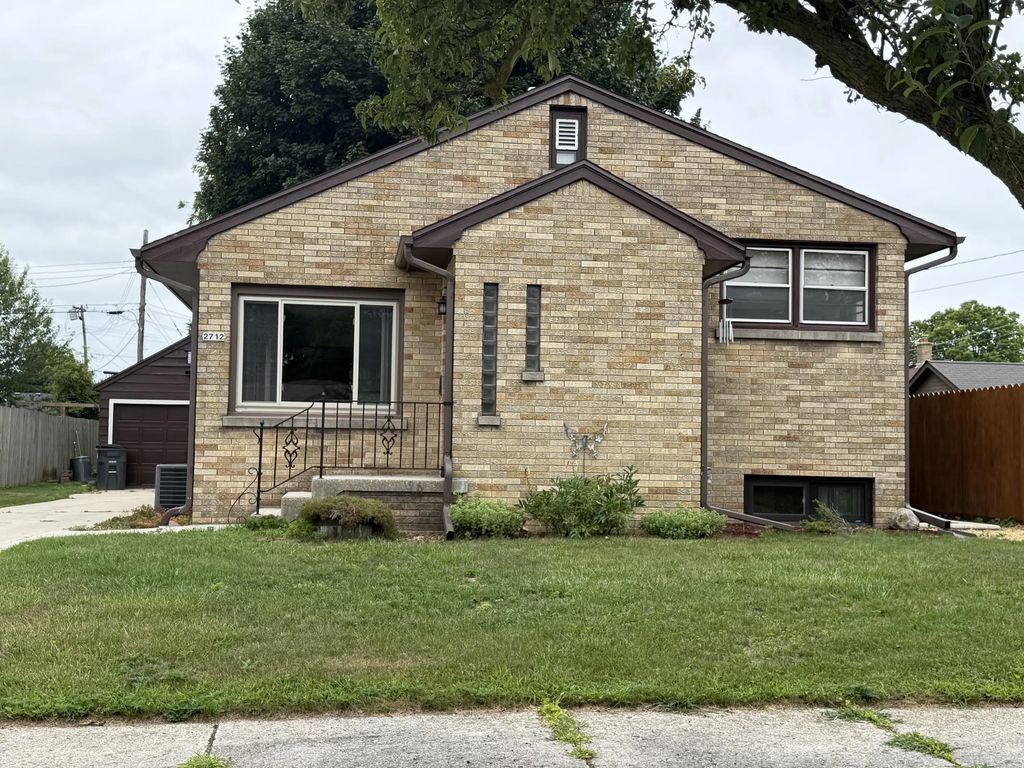2712 S 10th St, Sheboygan