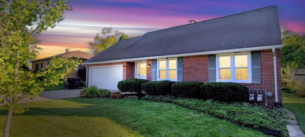 9715 W Wisconsin Ave, Wauwatosa