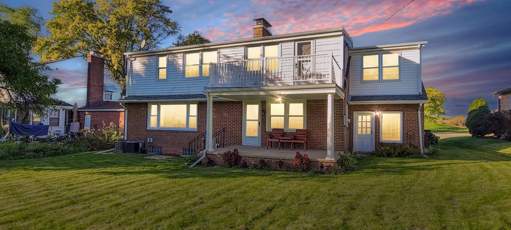 9715 W Wisconsin Ave, Wauwatosa