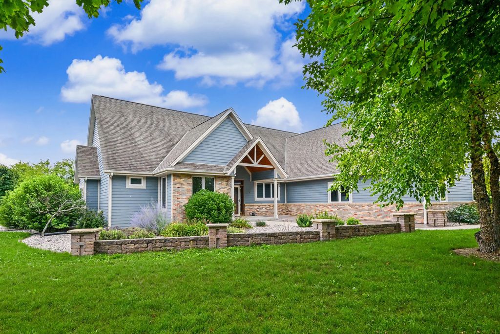2635 Sunset Rd, Port Washington