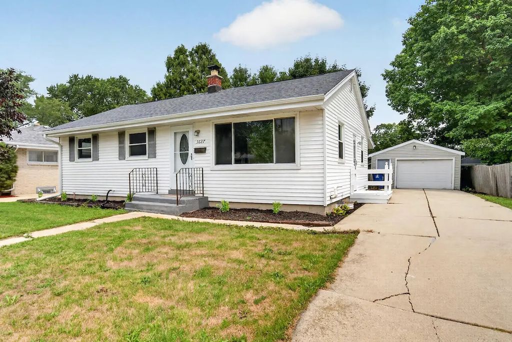 3627 Regency Dr, Racine