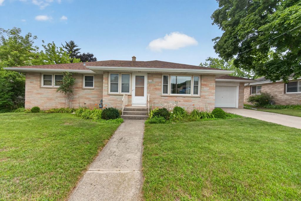 1068 Cedar St, West Bend