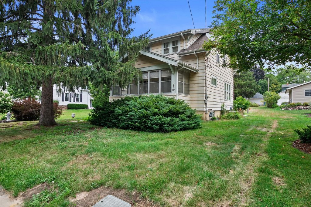 817 Richards Ave, Watertown