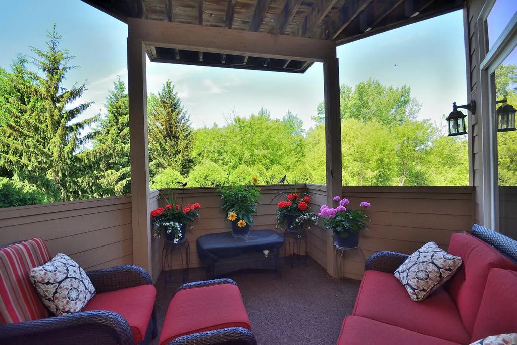 N74w13737 Appleton Ave 116, Menomonee Falls