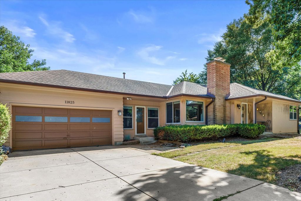 11825 W Elmhurst Pkwy, Wauwatosa