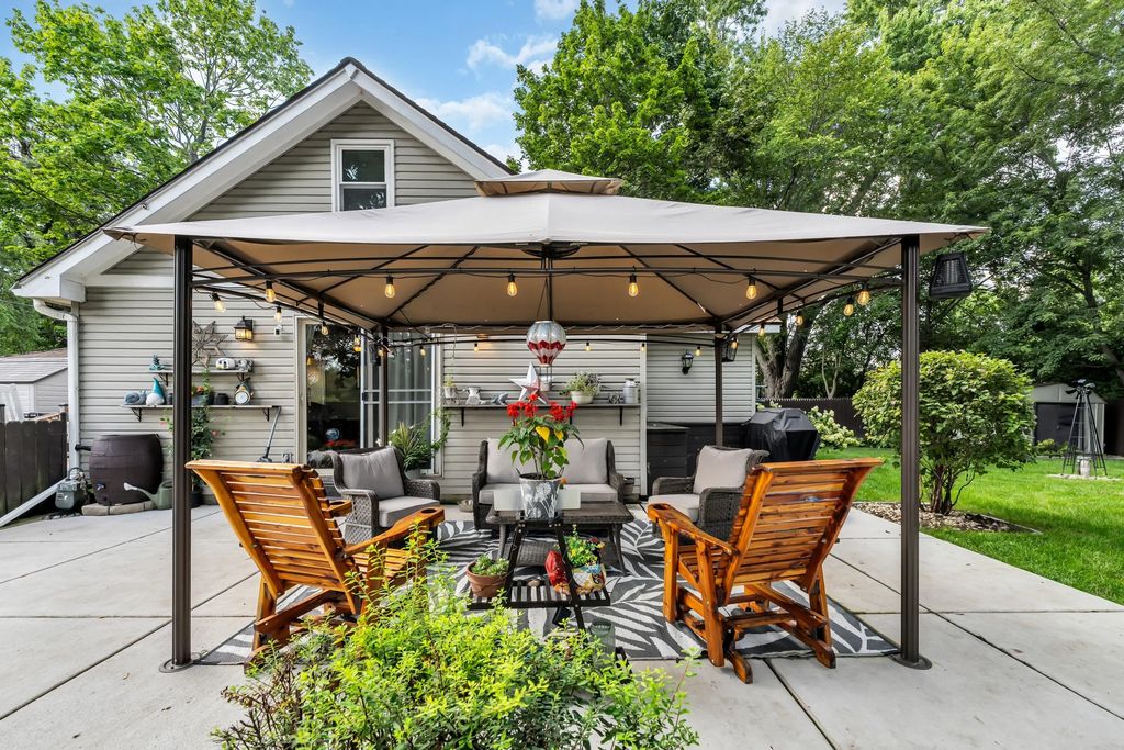 7557 Shorewood Dr, Salem Lakes