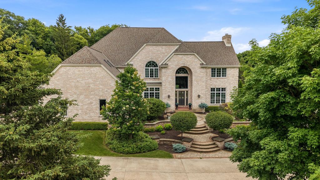 3230 Fordham Ct, Brookfield