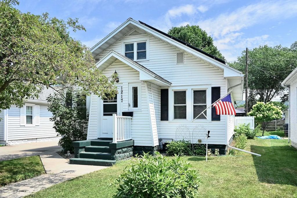 1217 East Ave S, La Crosse