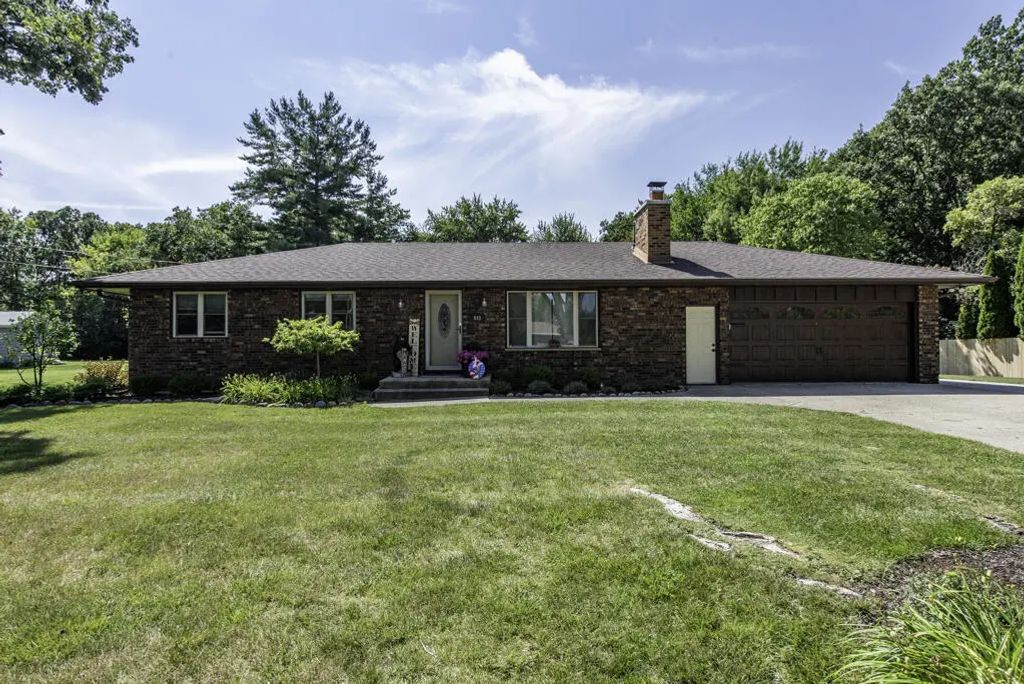 895 School St, Salem Lakes