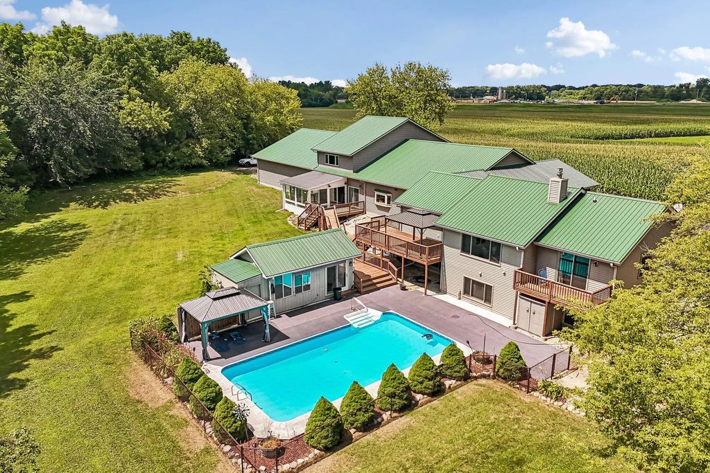 N727 Blue Spring Lake Dr, Palmyra