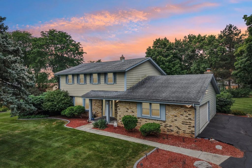 4185 Beaufort Dr, Brookfield