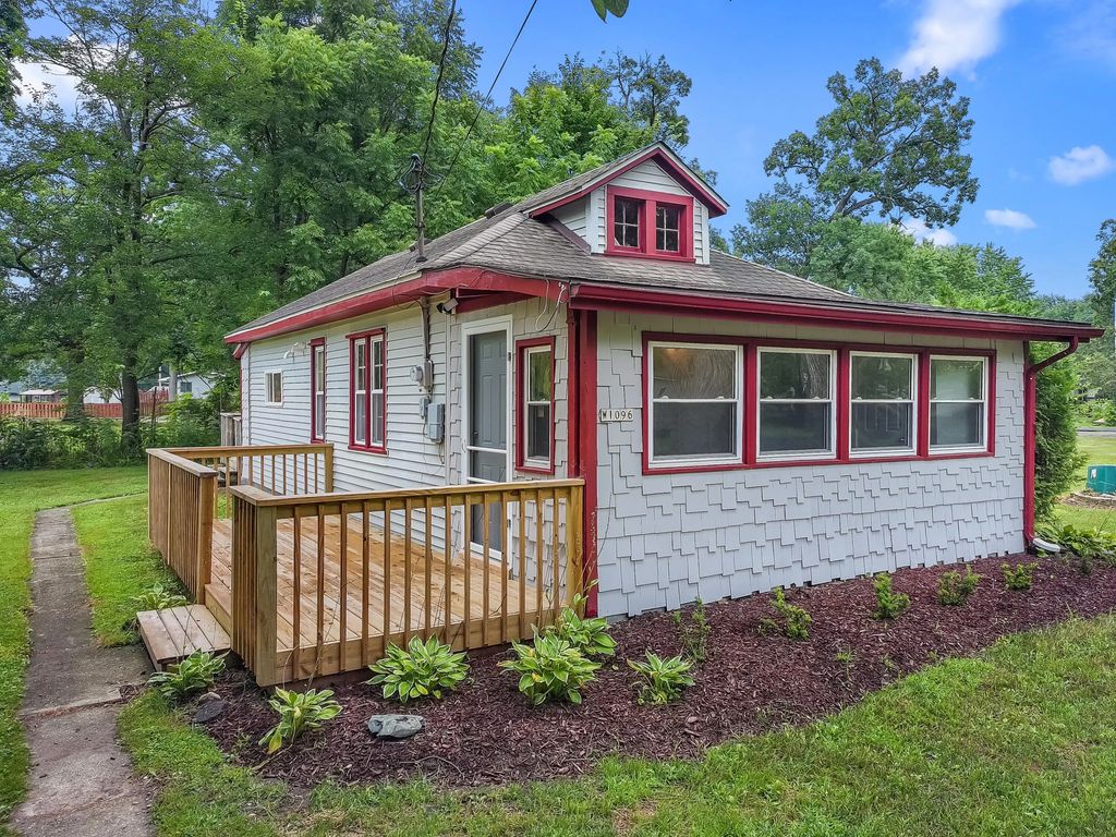 W1096 Crocus Rd, Bloomfield