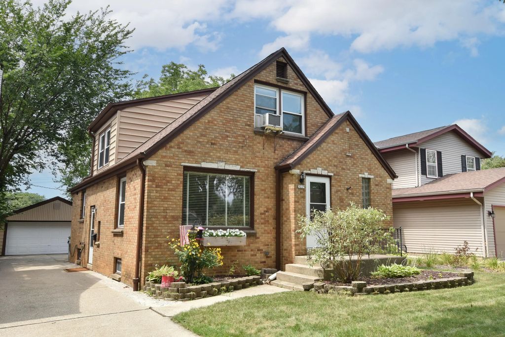 3229 S 56th St 3229a, Milwaukee
