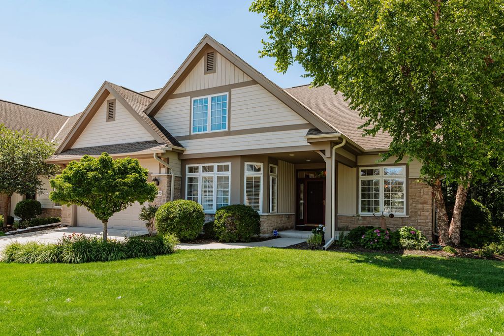11675 N Aster Woods Cir, Mequon