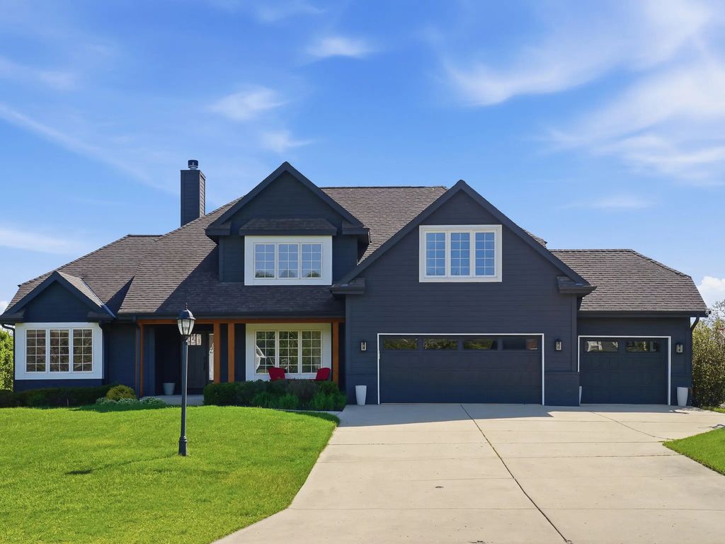 W126n6432 Willow Ct, Menomonee Falls