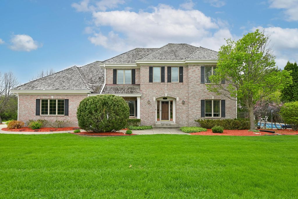 17155 Vanderbilt St, Brookfield