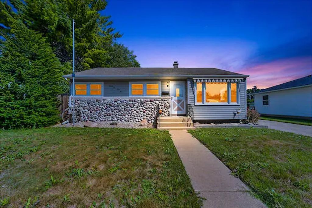 2542 Pinehurst Ave, Racine