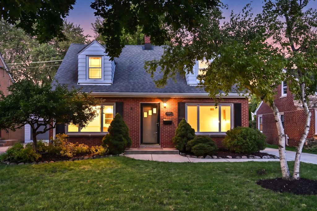 534 N 105th St, Wauwatosa
